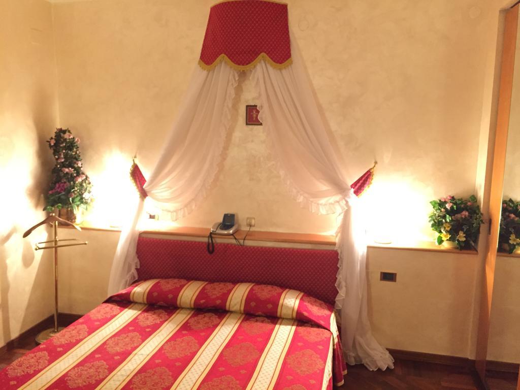 Oscar e Amorina Montegiorgio Quarto foto