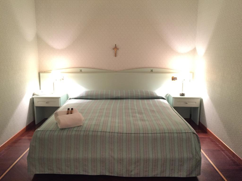 Oscar e Amorina Montegiorgio Quarto foto