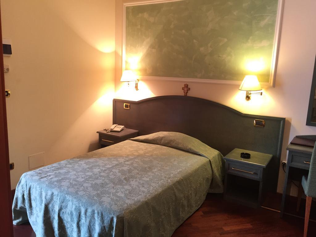 Oscar e Amorina Montegiorgio Quarto foto